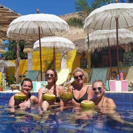 La Favela Hostel Джили Трауанган Екстериор снимка