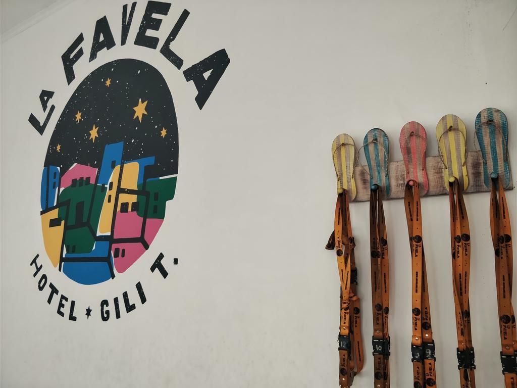 La Favela Hostel Джили Трауанган Екстериор снимка