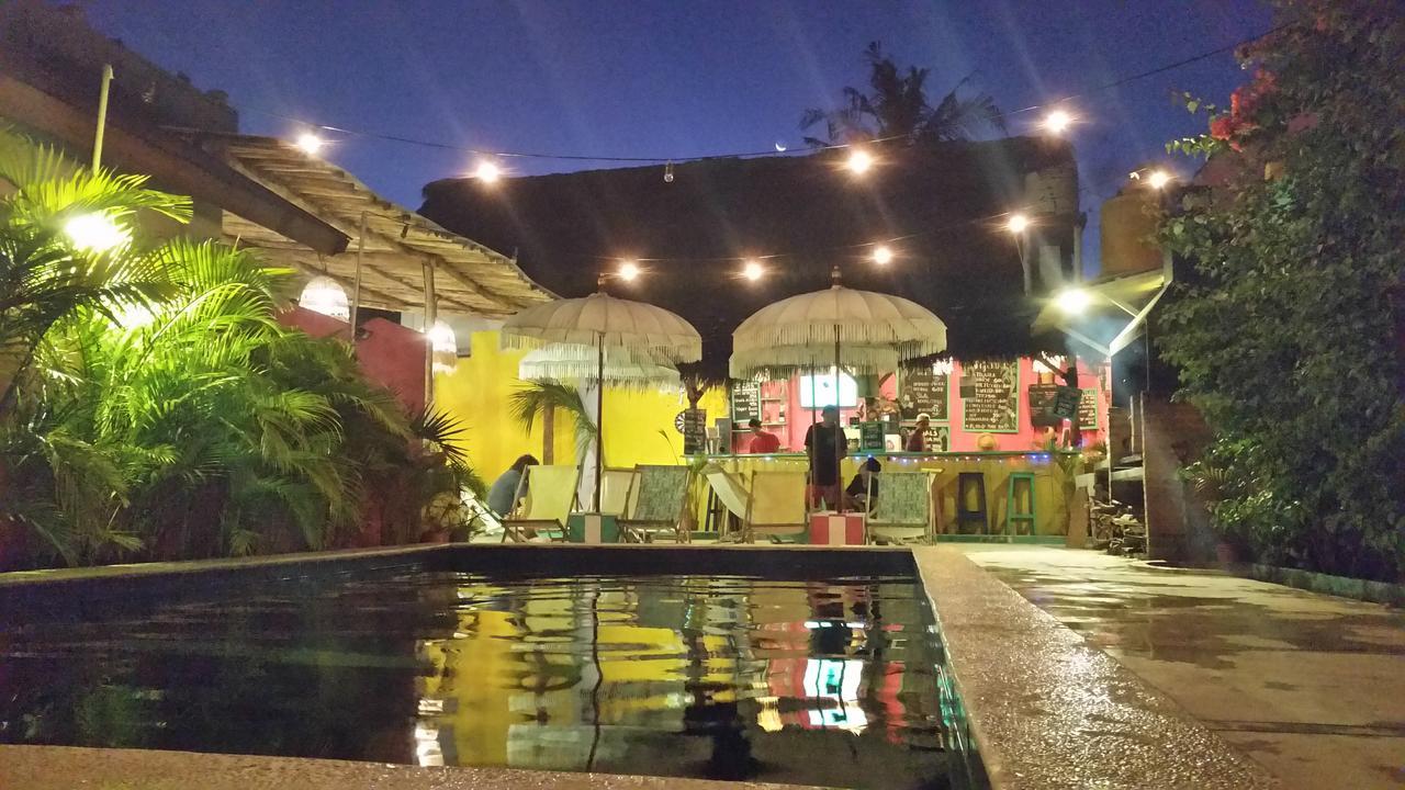 La Favela Hostel Джили Трауанган Екстериор снимка
