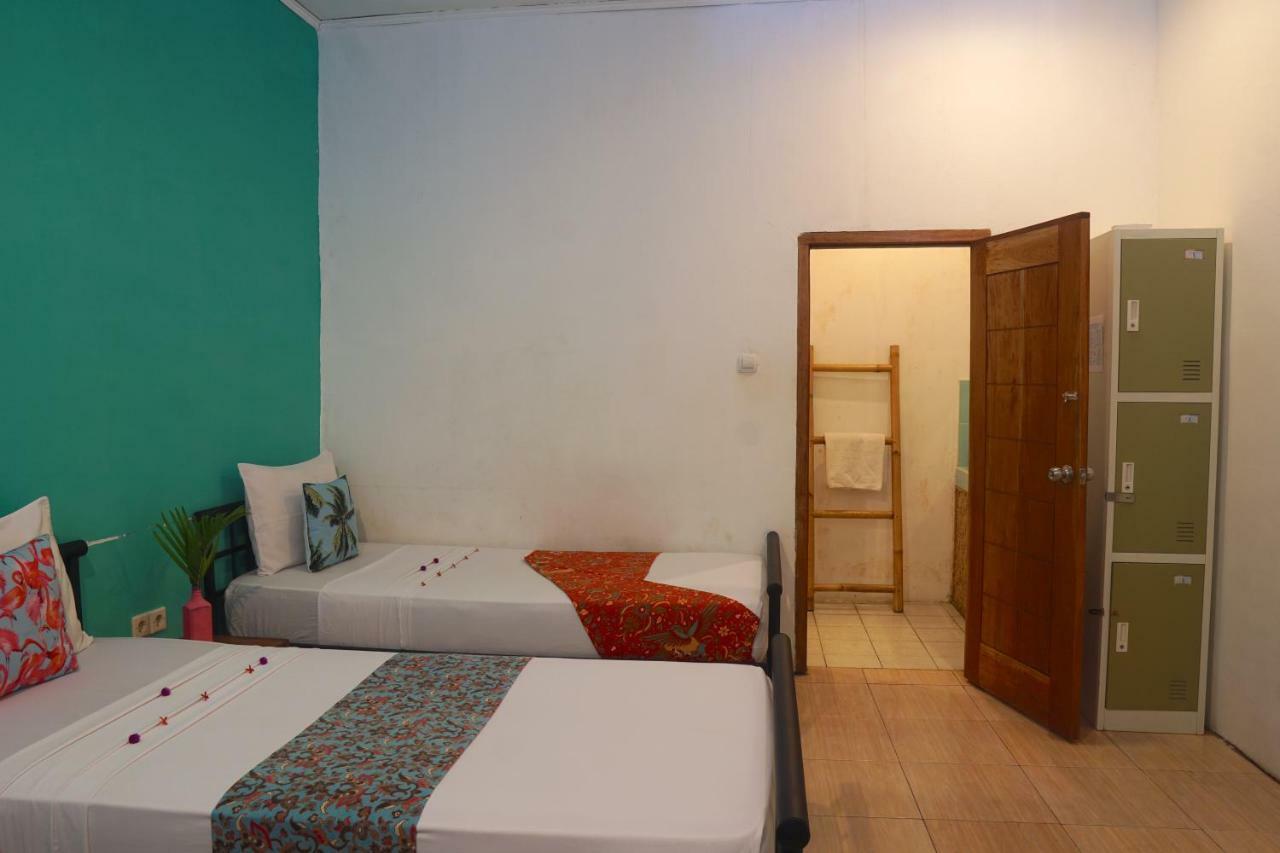 La Favela Hostel Джили Трауанган Екстериор снимка