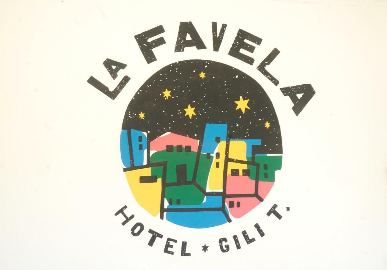 La Favela Hostel Джили Трауанган Екстериор снимка
