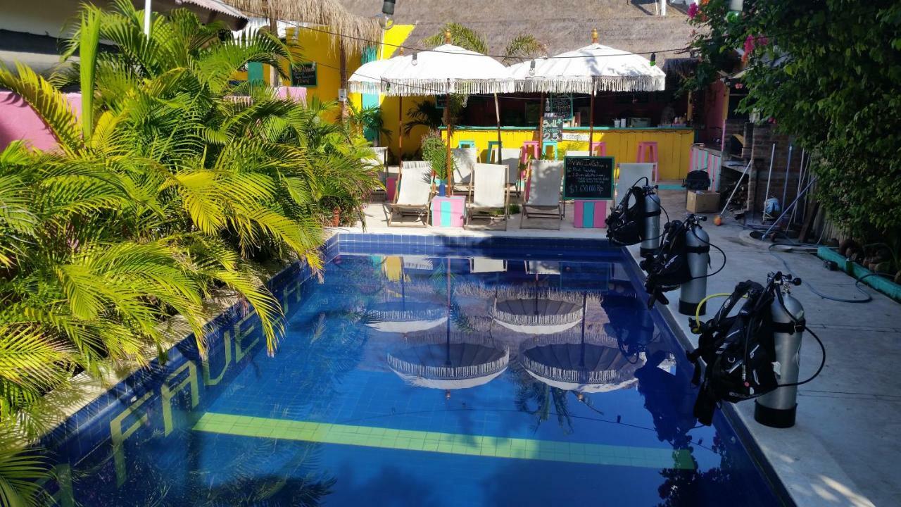 La Favela Hostel Джили Трауанган Екстериор снимка