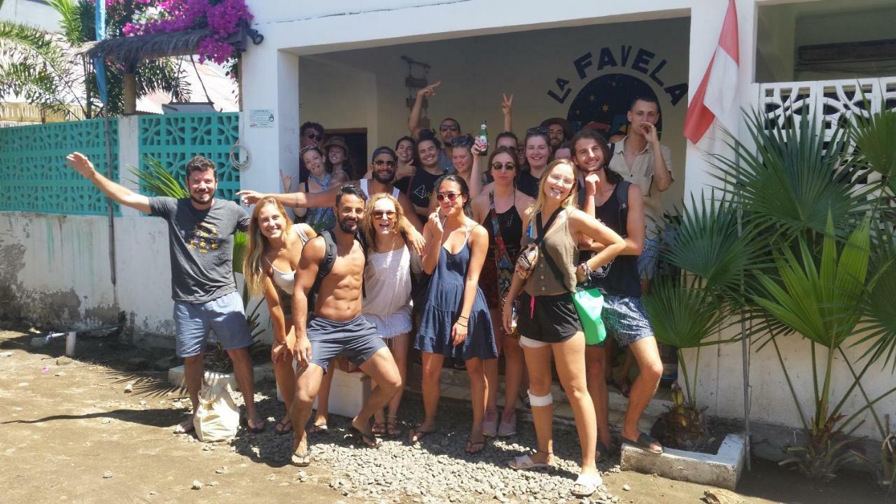 La Favela Hostel Джили Трауанган Екстериор снимка
