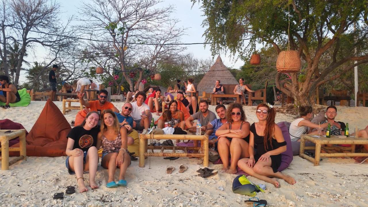 La Favela Hostel Джили Трауанган Екстериор снимка